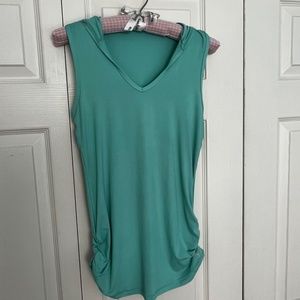 Sofibella Cinched Side Hooded Tennis Tank